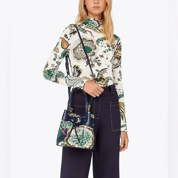 Tory Burch Block-T Printed Small Bucket Bag Navy Happy Times - Picture 4 of 17